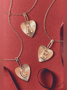 NWT Anthropologie Fluted Heart Pendant Monogram Necklace Letter R